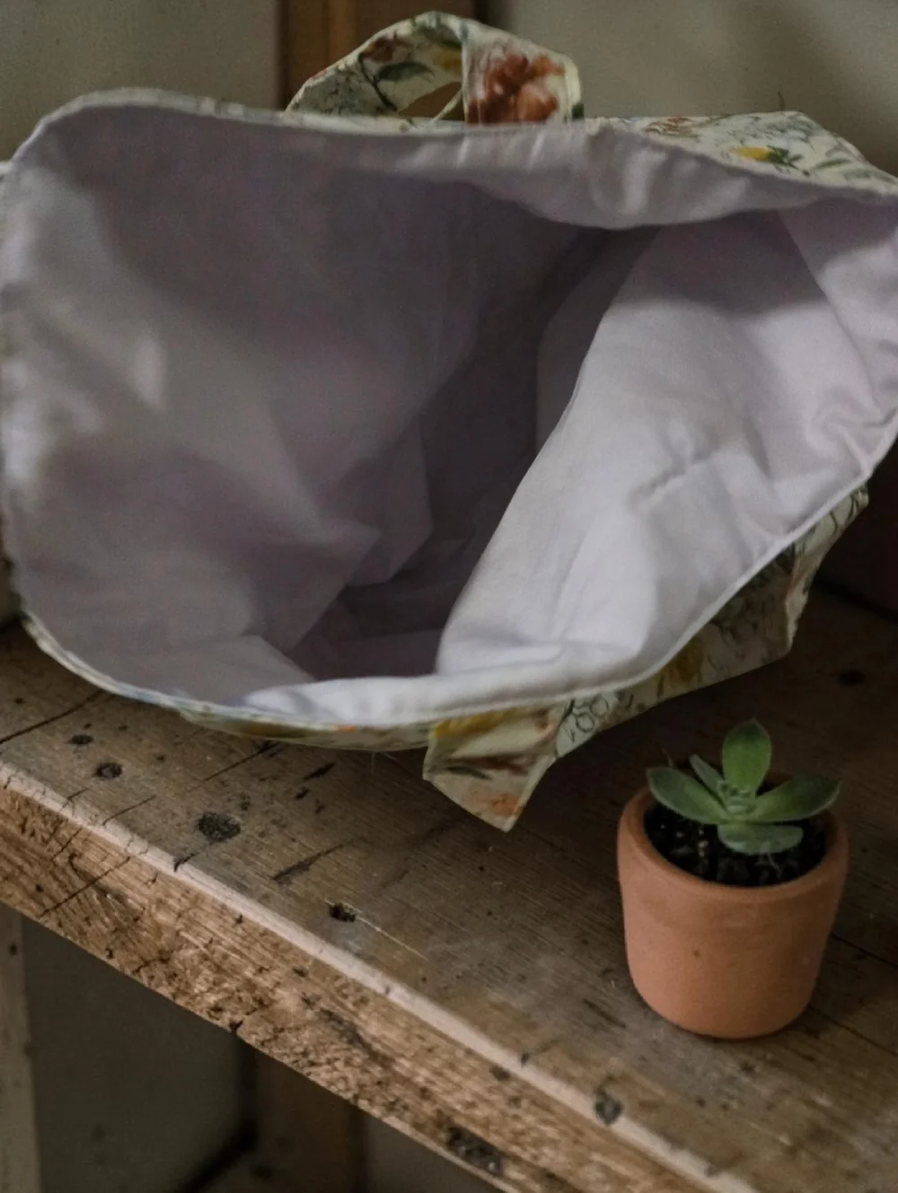 Handmade Floral Tote Bag | Vintage-Inspired Everyday Bag - Picture 3 of 3